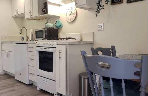Middletown Apartment | 2950 B Columbia - Private, ALL-NEW boho studio in the heart of SD