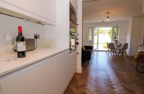Langstone Cottage | 2A THE MEWS, family friendly, character holiday cottage in Langstone