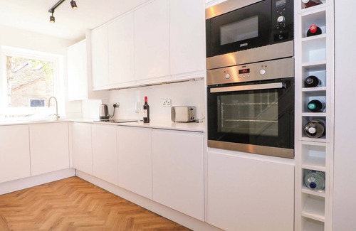 Langstone Cottage | 2A THE MEWS, family friendly, character holiday cottage in Langstone