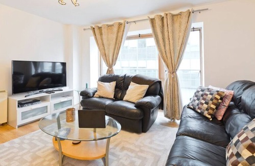 Grand Canal Dock Apartment | 2bab / 2bab Great location in the city