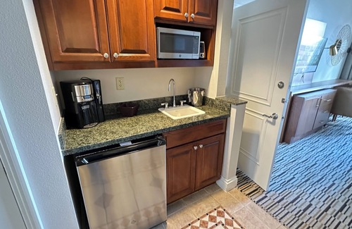 Las Vegas Strip Apartment | 2Bd/2BA Las Vegas Strip HGVC On the Blvd Next to Festival Ground