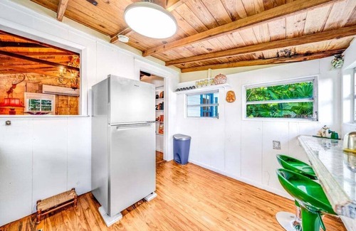 Del-Ida Park Historic District House | 2BD/2BTH Historic Florida Home walk to the action!