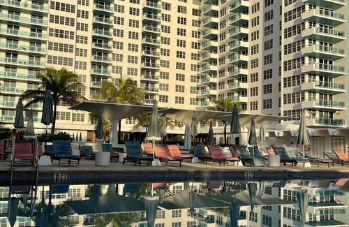 Mid Beach House | 2bd Oceanfront Master Ste OceanView w/balcony, Pool, nearby dining, beach access