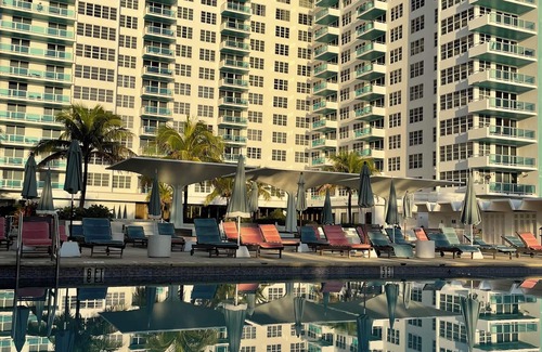 Miami Beach Apartment | 2bd Oceanfront Master Ste OceanView w/balcony, Pool, nearby dining, beach access