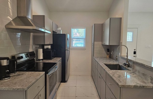 Central City Apartment | 2BD-RemoteWork-Extd Stay Discounts-PetsOK-Central