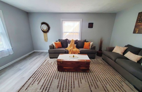Southside House | 2BD Unit/K Bed@Central Louisville