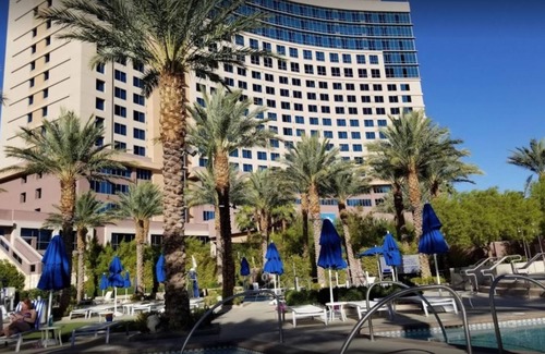 Las Vegas Condo | 2BD Vegas Condo w/Pool, Hot tub, Gym, Grills, WiFi