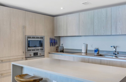 Hallandale Beach Condo | ★ 2BDR Condo Oceanview Balcony/Beachfront Resort