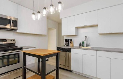 Knight House | 2Bed,1Bath-Beautiful Vancouver