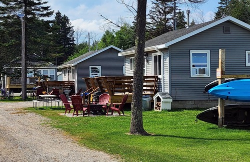 Gladstone Cottage | 2bed 1bath LAKE MI Fishing Cabin WiFi AC Deck Firepit Kayak Paddle Boat Dock #9
