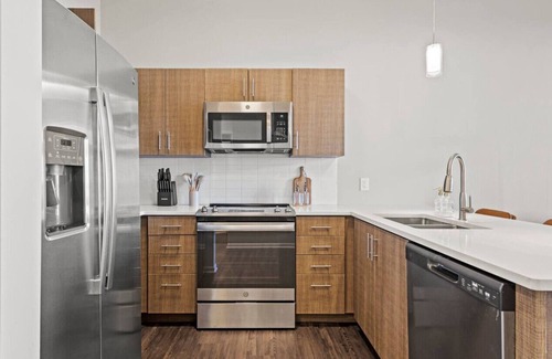 Midtown - Westport Apartment | 2Bed Apt With Fitness centre in Kansas