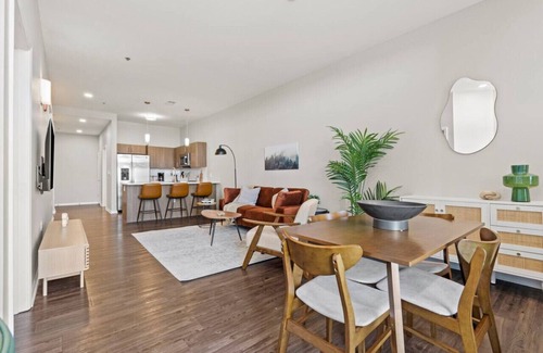Midtown - Westport Apartment | 2Bed Apt With Fitness centre in Kansas