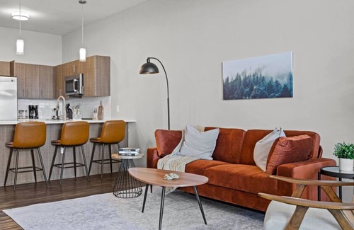 Midtown - Westport Apartment | 2Bed Apt With Fitness centre in Kansas