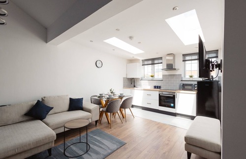 Warrington Apartment | 2Bed Executive Pad by Traboule Properties LTD