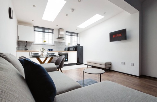 Warrington Apartment | 2Bed Executive Pad by Traboule Properties LTD