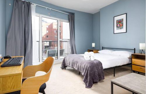 City Centre Dublin Apartment | 2Bed Flat With Private Balcony and Fireplace