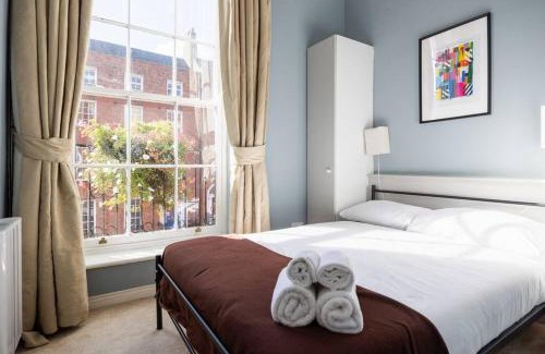 City Centre Dublin Apartment | 2Bed Flat With Private Balcony and Fireplace