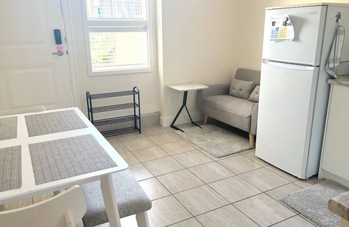 Burnaby House | 2Bedroom 1Bath Seperate Entrance Lower-level Quiet, Cofy and Convenience