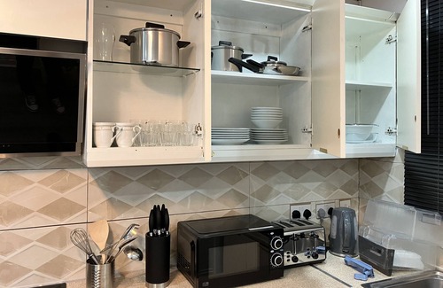 Rowley Regis Apartment | 2Bedrooms, 4Beds Cosy Family Home, Free Wi-Fi, Street Parking