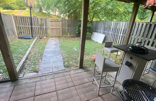 Fairland House | 2beds 1 sofa bed, free-parking,fenced,near Washington DC,private