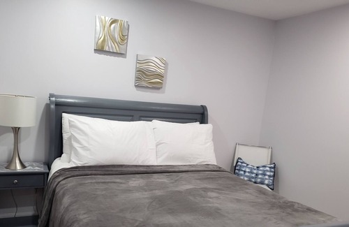 Brampton House | 2BR+1BTH Luxurious Apartment, Bright, Spacious