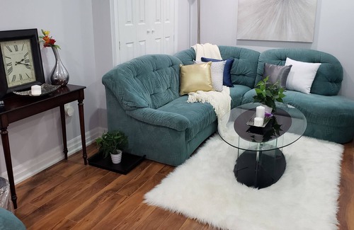 Brampton House | 2BR+1BTH Luxurious Apartment, Bright, Spacious