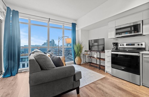 CityPlace Condo | 2BR 2 Bath 6 Guests Parking Balcony Near CN Tower Downtown—By Hostia