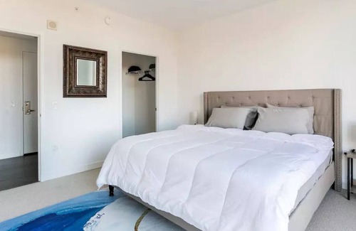 Reston Apartment | 2BR/2BA, King /Pool/ GYM Arcade + Garage Parking!