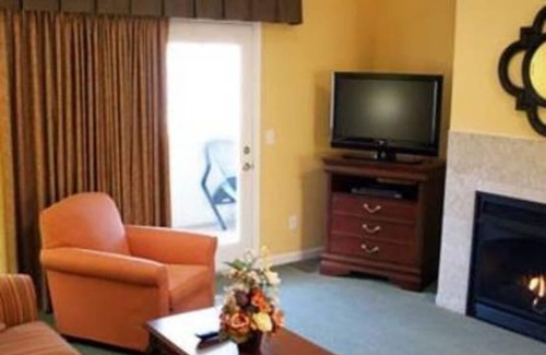 McGaheysville Resort | 2BR 2BA Luxury Woodstone w Hot Tub at Massanutten