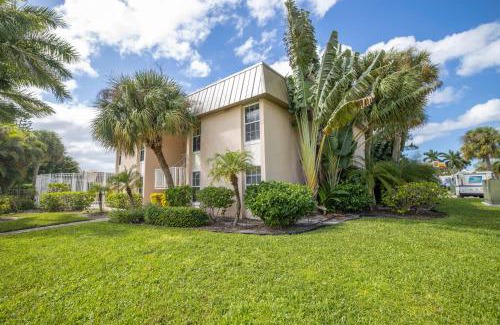 Siesta Key Village House | 2BR- 5120 Calle Minorga