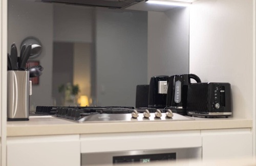 Macgregor Apartment | 2BR Apartment w/Balcony Easy Access All Hotspot
