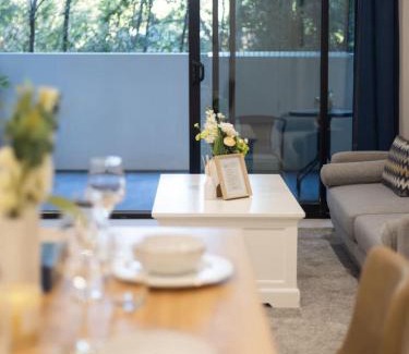 Macgregor Apartment | 2BR Apartment with Balcony Easy Access All Hotspot