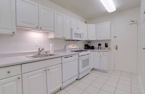 Aurora Highlands Apartment | 2BR Apt in Crystal City