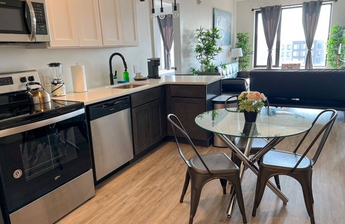 Elizabeth Apartment | 2BR apt next to EWR 7659