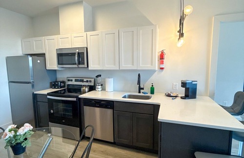 Elizabeth Apartment | 2BR apt next to EWR 7659