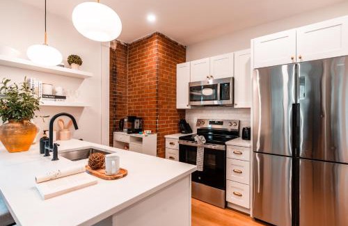 Fox Point Apartment | 2BR Apt with Parking Garden View Walk to Waterfront