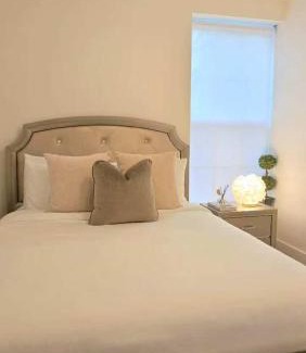 Fox Point Apartment | 2BR Apt with Parking Garden View Walk to Waterfront