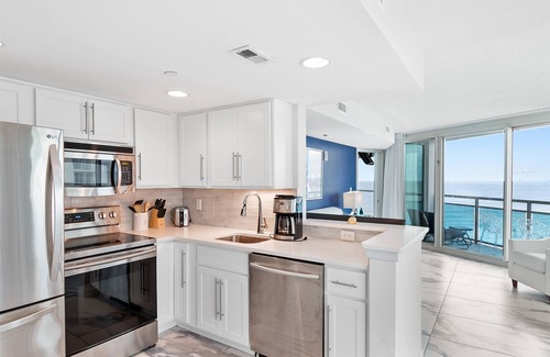 Downtown Myrtle Beach Condo | 2BR beach condo w/heated pools & views