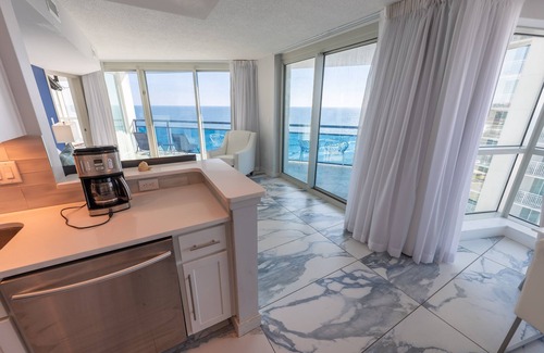 Downtown Myrtle Beach Condo | 2BR beach condo w/heated pools & views