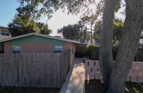 Convair Cove House | 2BR Beach Escape: Victoria Station