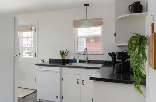Sharon Heights House | 2BR Central Home, Dogs ok, Fire Pit, Family items, Easy parking
