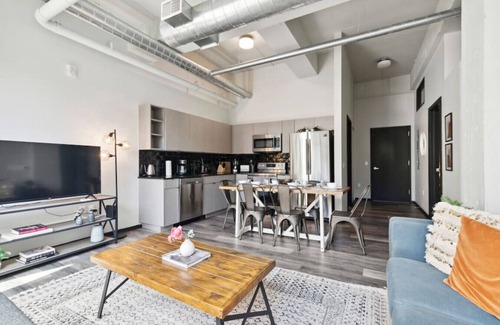 Fairmount Apartment | 2BR, Central Location, Gym, Game Room, Rooftop