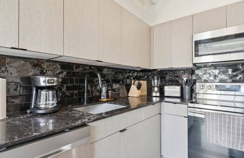 Fairmount Apartment | 2BR, Central Location, Gym, Game Room, Rooftop