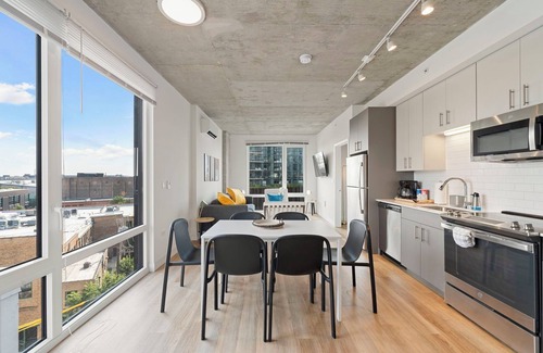 River North Hotel | 2BR City Escape