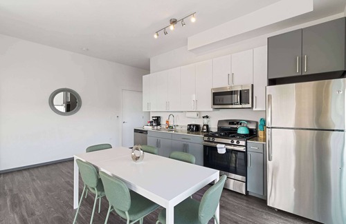 Palmer Square Apartment | 2BR City Loft Amazing Glass Views