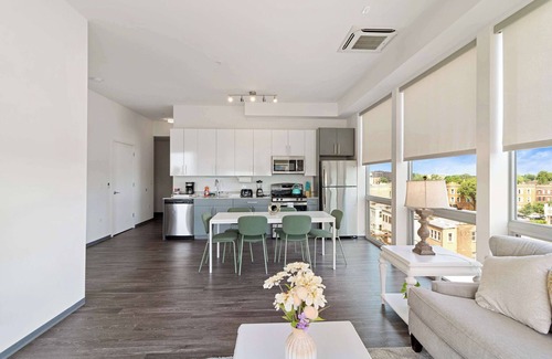 Palmer Square Apartment | 2BR City Loft Amazing Glass Views