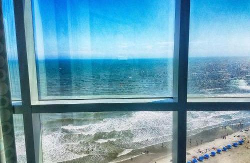 Downtown Myrtle Beach Apartment | 2BR condo w hot tubs & ocean views