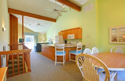 Duck Apartment | 2BR Condo w/Indoor Pool + Beach Access