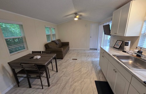 Gatlinburg - Pigeon Forge RV Rental | 2BR Cottage Getaway in Pigeon Forge