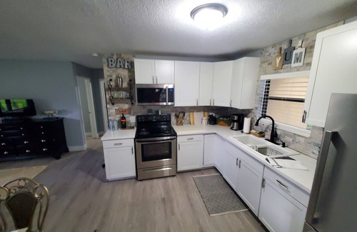 Fort McCoy House | 2BR Cottage on Lake Kerr, close to Silver Glenn Springs/Salt Springs